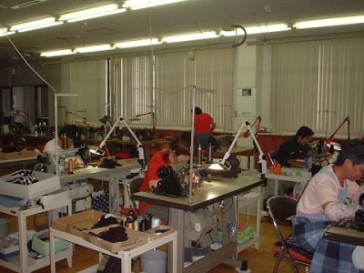 縫製工場です　細かい仕事しています