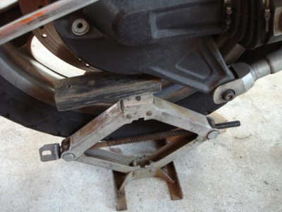 DSC00607.JPG (145.83 KiB) 閲覧された回数 8535 回 リアアクスルの固定はパンタグラフジャッキで