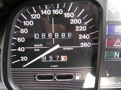 おめでたい８８８８８ｋｍ<br />馬瀬の駐車場で１０００００ｋｍにするにはちょっと半端な距離かも。
