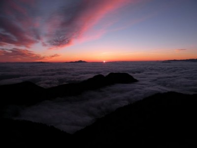 燕山荘から見た朝日