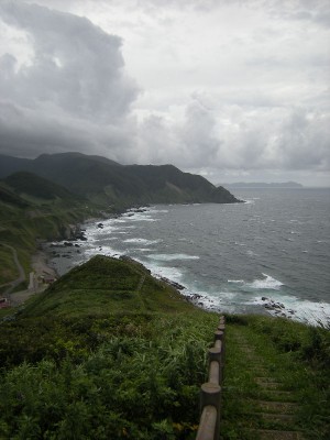 ダイナミックですな。北海道の神威岬を思い出しました。
