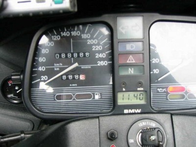 末広がりの８並び。2002年11月