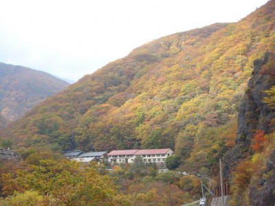 紅葉の峩々温泉