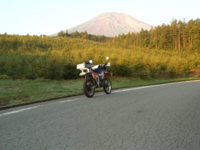 忙しいと言いつつも、平日の早朝から富士山へ「きのこ狩り」に行ってきました。キャンプ2の時に時間があれば採っていきますけど・・