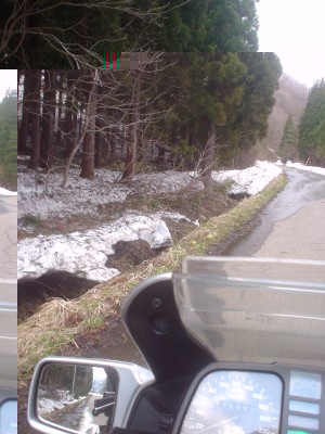 温泉の前の情景。県道40はこの先冬季閉鎖！