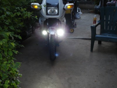 DSC01572.JPG (138.1 KiB) 閲覧された回数 11350 回 10WLEDは想像以上に明るくて、ライトの配光はドライビングとフォグの調整ができるパネルが付属している