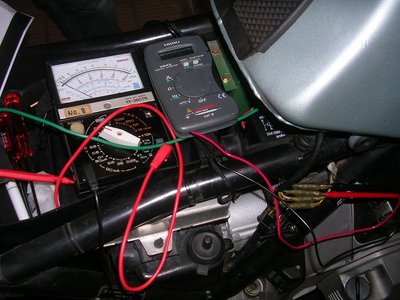 リレーの端子とポンプの電圧を同時に確認。リレーがＯＮしているはずなのにポンプには電圧がかかっていないときがある。<br />　<br />　