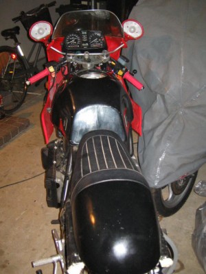 faring6.JPG (56.47 KiB) 閲覧された回数 10208 回 SR500のSシート、この角度が1番のショット