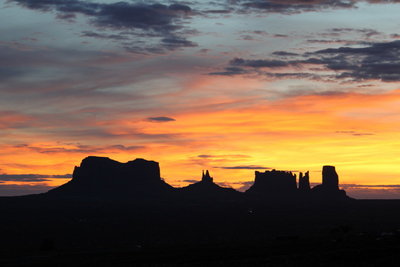 IMG_0622.JPG (75.46 KiB) 閲覧された回数 8505 回 モニュメントバレーの朝日