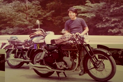 DSC06505.jpg (237.78 KiB) 閲覧された回数 22404 回 40年物のコロナタンクバックと私です