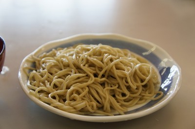 これは、２番目のお蕎麦でしたかね？うっすら緑色のキレイなお蕎麦です。もちろん、とてもおいしいです。<br />　