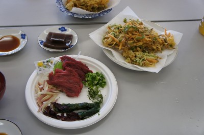 本日のサイドメニュー。というか、堂々のおつまみ。これは、一杯飲みながらつまみたかったです。<br />　