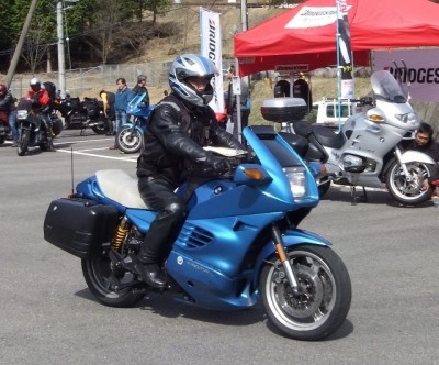 何時ぞやの馬瀬。忘れられないためにＫてつの車と人です