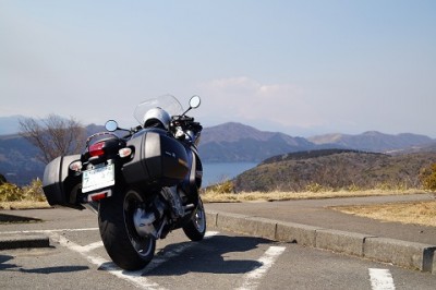 残念、富士山は見えません（下は芦ノ湖）