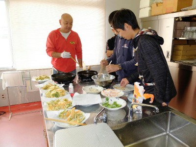 現場監督の指示が飛び、