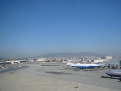 　久しぶりにカリフォルニアの青空が目に刺さります