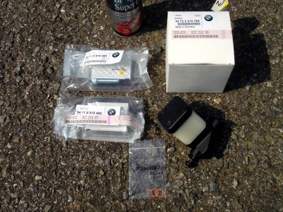 今回交換用に入手した部品です。
<br />マスター関係の部品はバラで頼んだつもりだったのですが、なんかアッセンブリで来てしまいました（？）
<br />
<br />ちなみにマスターのアッセンブリの価格は18,500円でした。