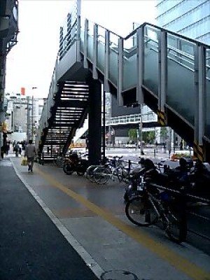 ＵＤＸビルの向かい側