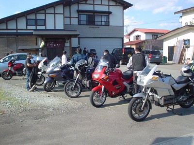 大石田の蕎麦屋にて。この後の地獄をまだ知らない人多数