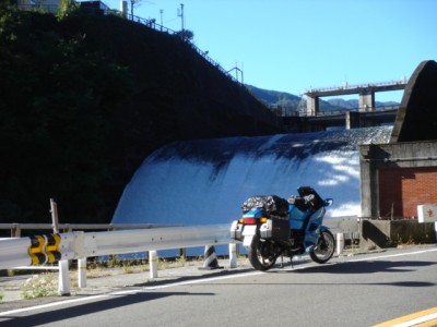 奥多摩湖放流風景とＫ