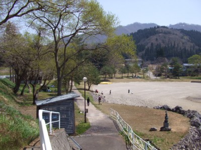 沼沢湖売店よりキャンプ場？を撮影したものです。
